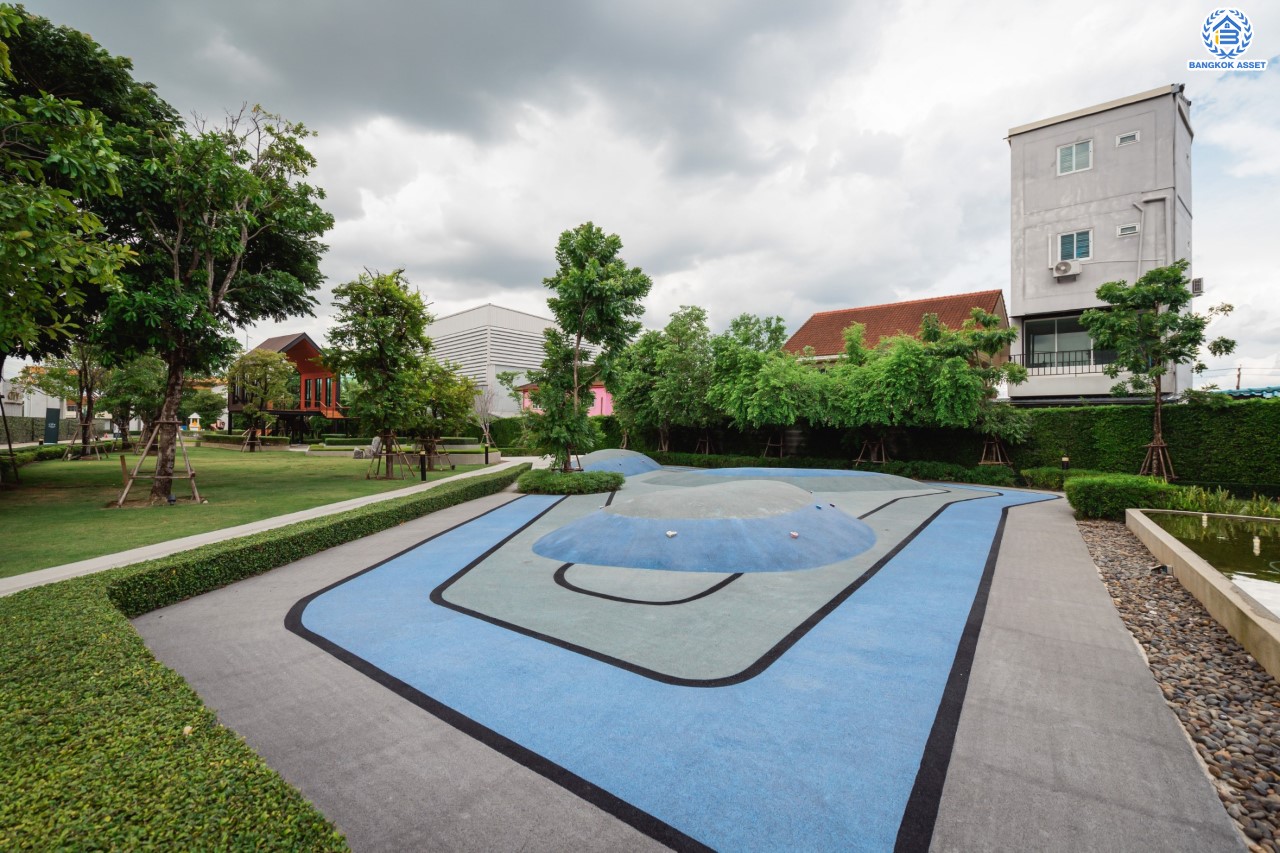 บ้านมือสองตกแต่งใหม่ ม.เดอะซิตี้ ราชพฤกษ์-ปิ่นเกล้า หลังมุม เนื้อที่ 71.8 ตร.ว. ดีไซน์ตอบทุกไลฟ์สไตล์ ฟังก์ชัน 3 ห้องนอน 5 ห้องน้ำ 1 ห้องอเนกประสงค์ 1 ห้องแม่บ้าน จอดรถได้ 2 คัน บนทำเลติดถนนใหญ่ เชื่อมต่อทุกเส้นทาง ใกล้รถไฟฟ้าสายสีม่วง "สถานีบางรักใหญ่" และจุดขึ้นทางด่วน "ศรีรัช"